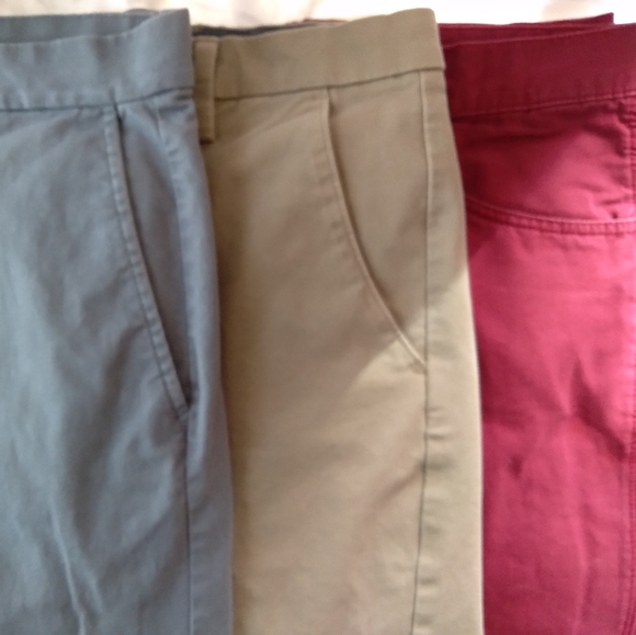 3 Pairs of Pants Bundle ("Tommy Hilfiger, Old Navy & Dockers 33x30") - Picture 12 of 12